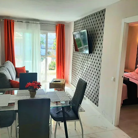 Centrally Located Close To The Ocean. Appartement Arona (Tenerife)