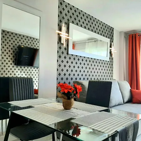 Centrally Located Close To The Ocean. * Arona (Tenerife)