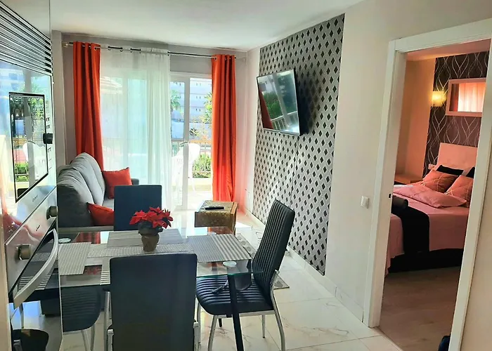 Centrally Located Close To The Ocean. Apartament Arona (Tenerife)