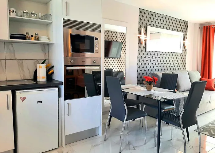 Apartament Centrally Located Close To The Ocean. Arona (Tenerife)
